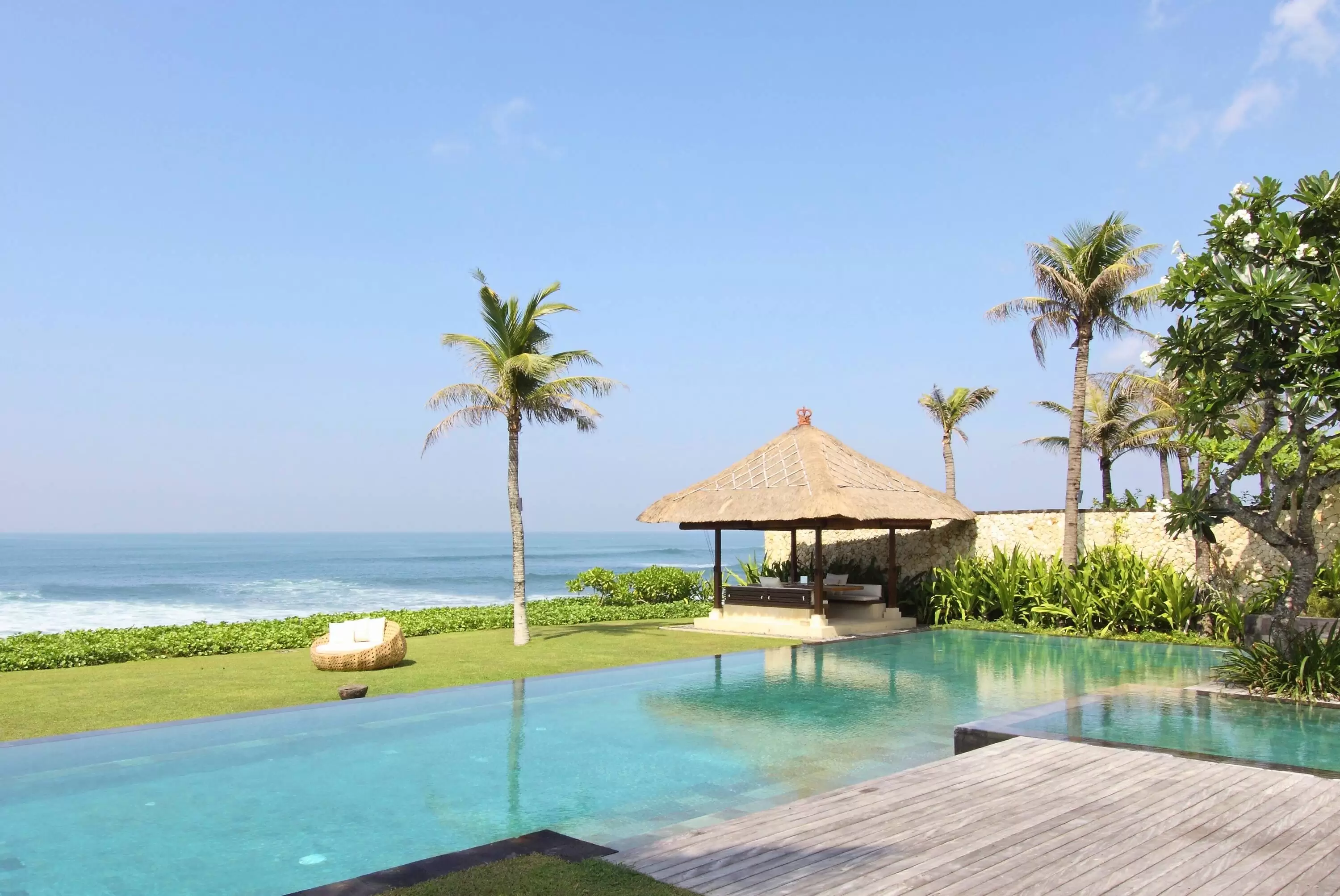 Book Villa Melissa Bali: Beachfront Villa with Tennis Court in Canggu — image 8