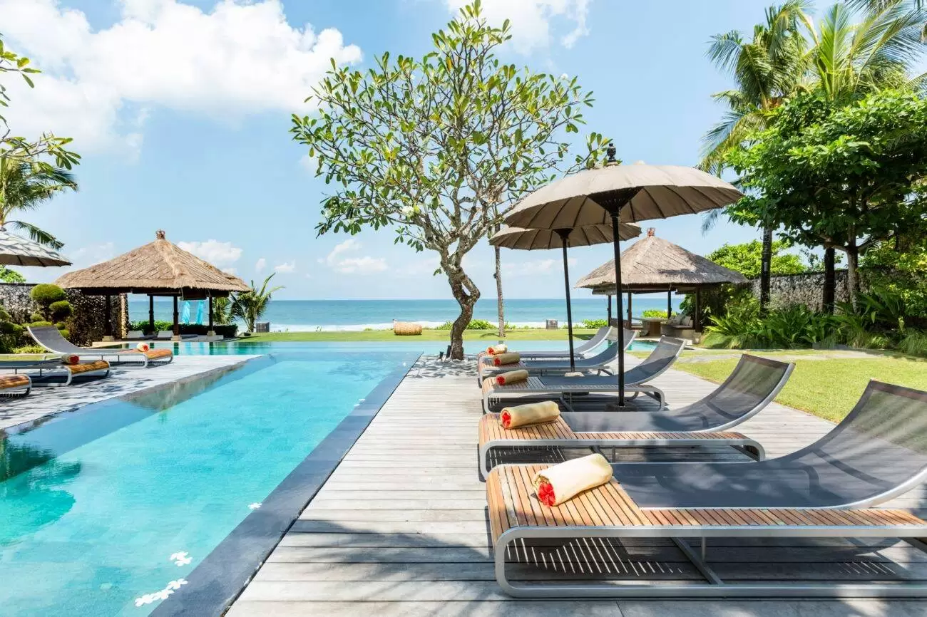 Book Villa Melissa Bali: Beachfront Villa with Tennis Court in Canggu — image 10