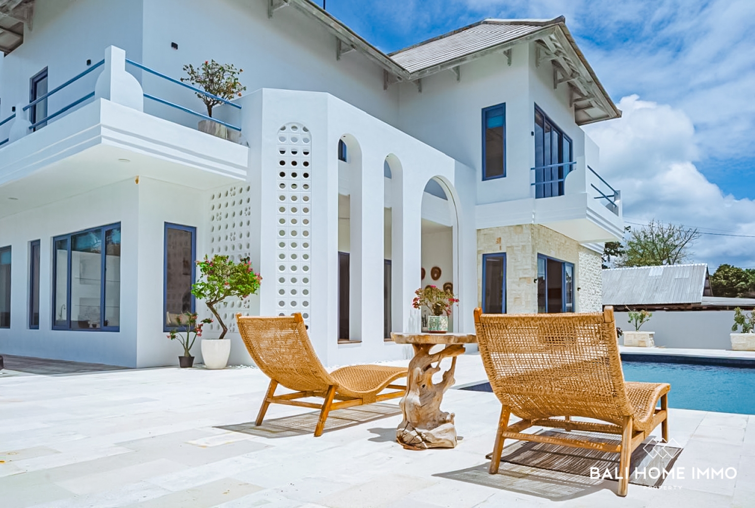 WATERFRONT 4 BEDROOMS VILLA FOR YEARLY RENTAL IN BENOA