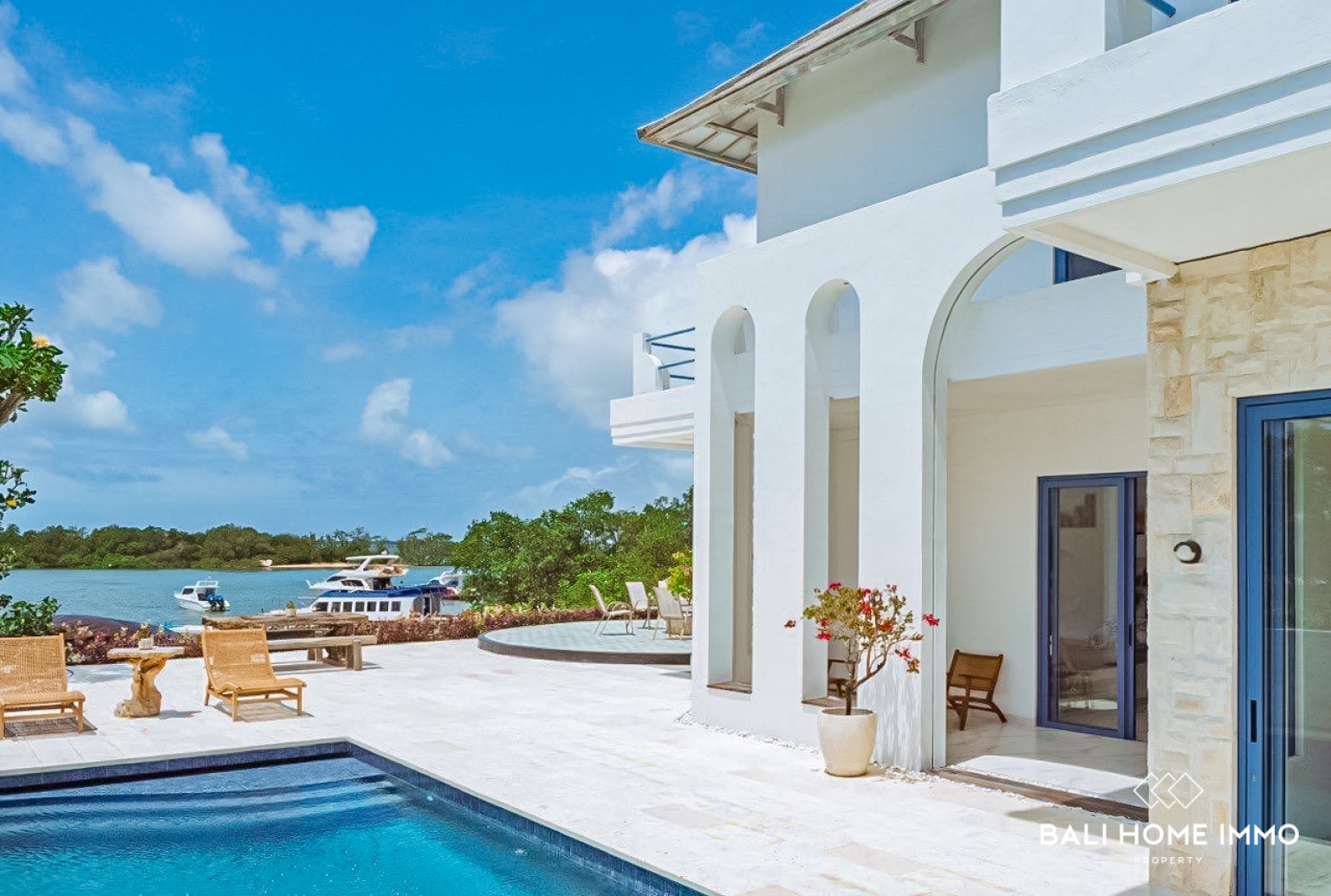 WATERFRONT 4 BEDROOMS VILLA FOR YEARLY RENTAL IN BENOA — image 1