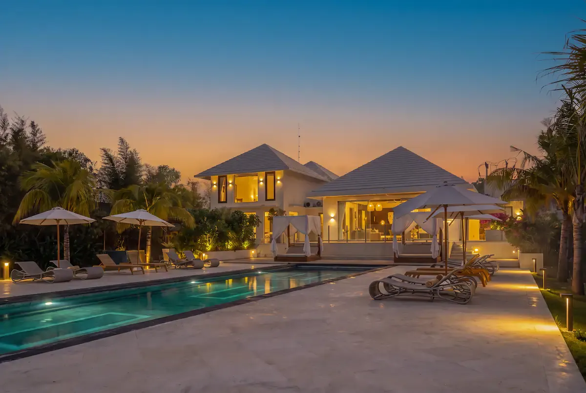 8 BR Infinity-Pool Cinema Estate Uluwatu — 8BR Estate Rental in Uluwatu — image 4