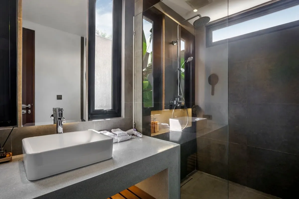 5 BR Tropical-Modern Courtyard Villa Ubud — 5BR Villa Rental in Ubud — image 16