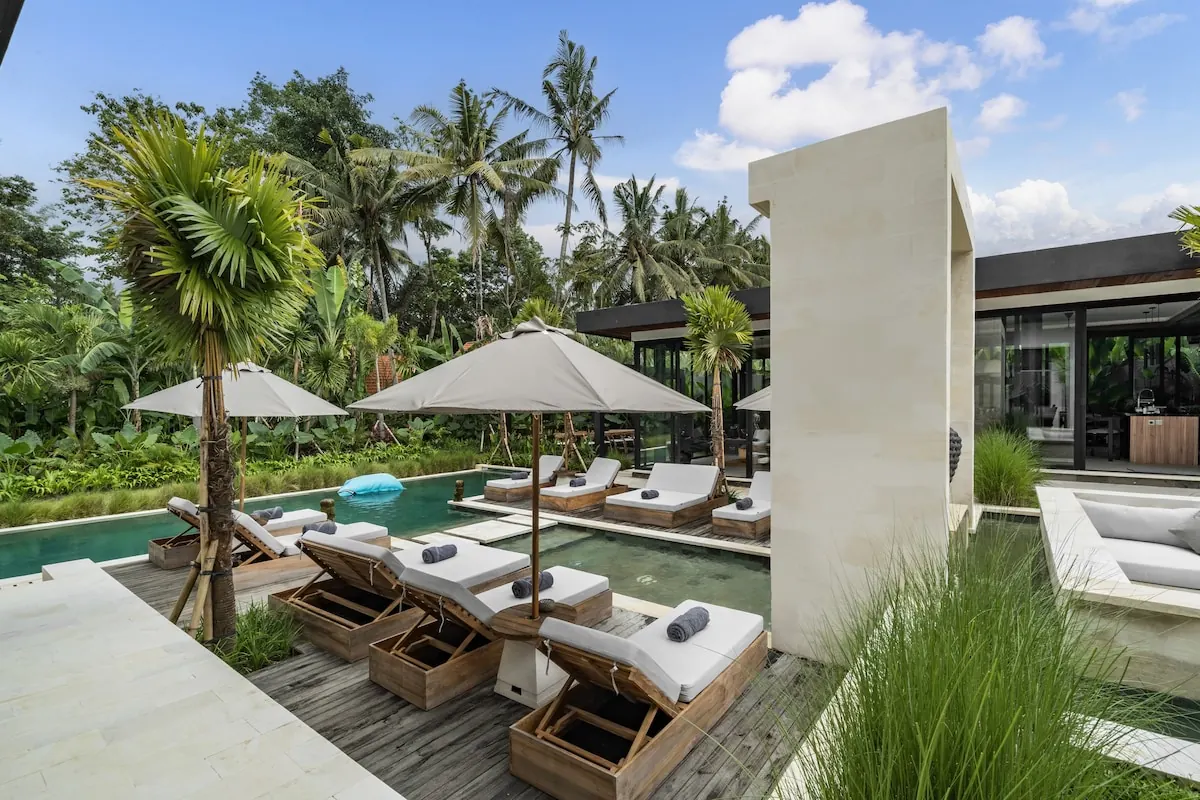 6 BR Tropical-Modern Courtyard Villa Ubud — 6BR Villa Rental in Ubud — image 11