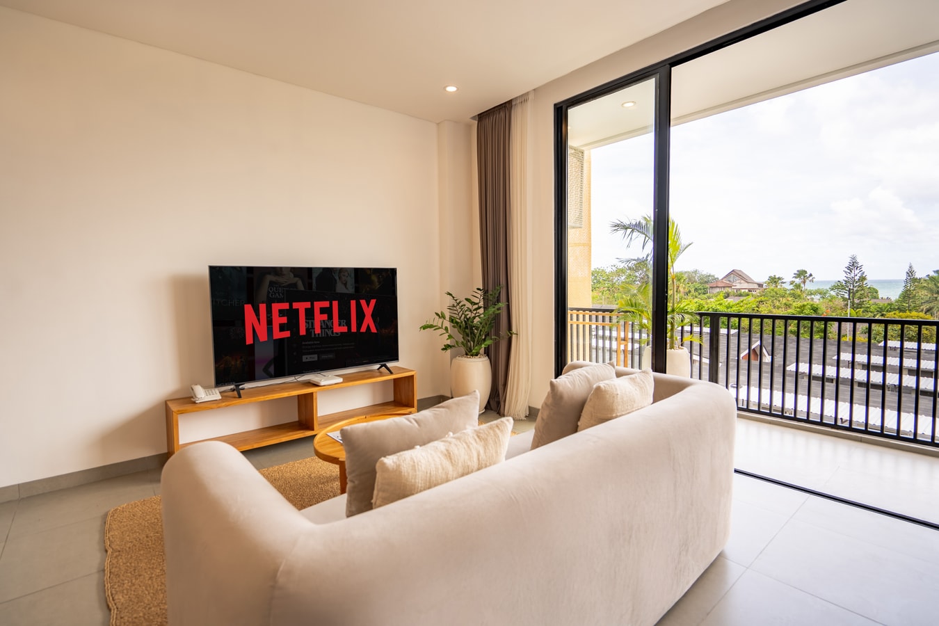 SB 302 - 1BR Pool Suite, Near Batu Belig Beach - Canggu, Bali — image 13