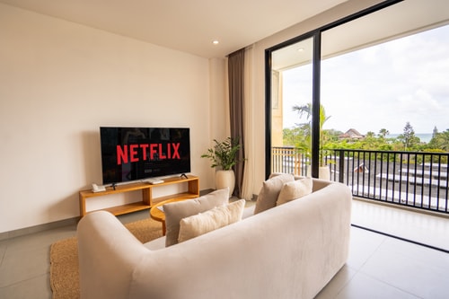 SB 301 - 1BR Pool Suite, Near Batu Belig Beach - Canggu, Bali — image 6