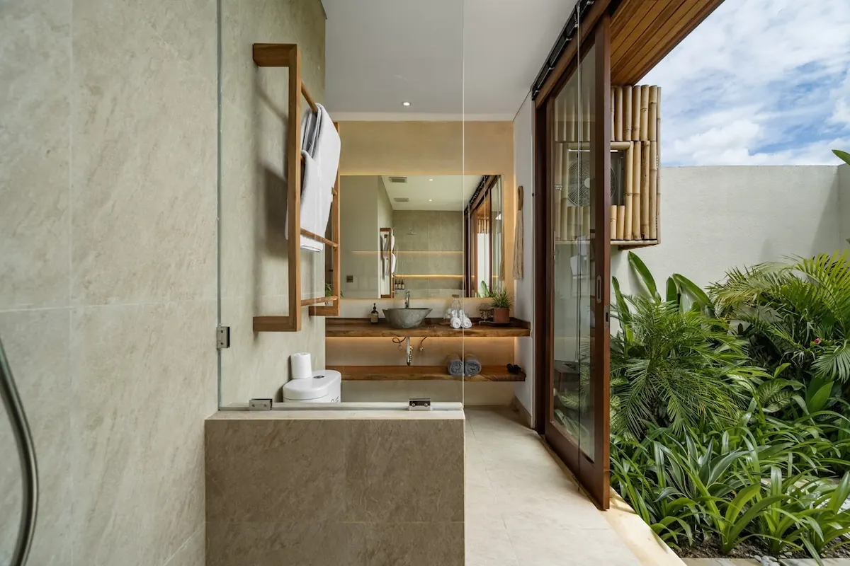 6 BR Thatched Tropical Garden Villa Ubud — 6BR Villa Rental in Ubud — image 16