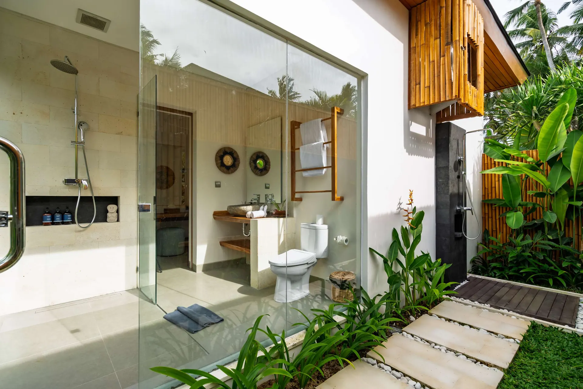 4 BR Tropical-Modern Garden Villa Ubud — 4BR Villa Rental in Ubud — image 9