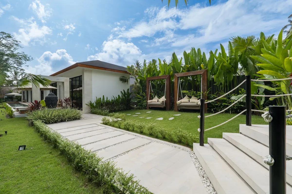 4 BR Jungle Infinity-Pool Villa Ubud — 4BR Villa Rental in Ubud — image 3