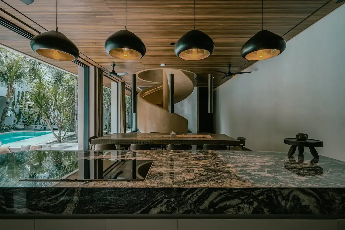 6 BR Walk-to-Beach Tropical Garden Villa Canggu — 6BR Villa Rental in Canggu — image 16