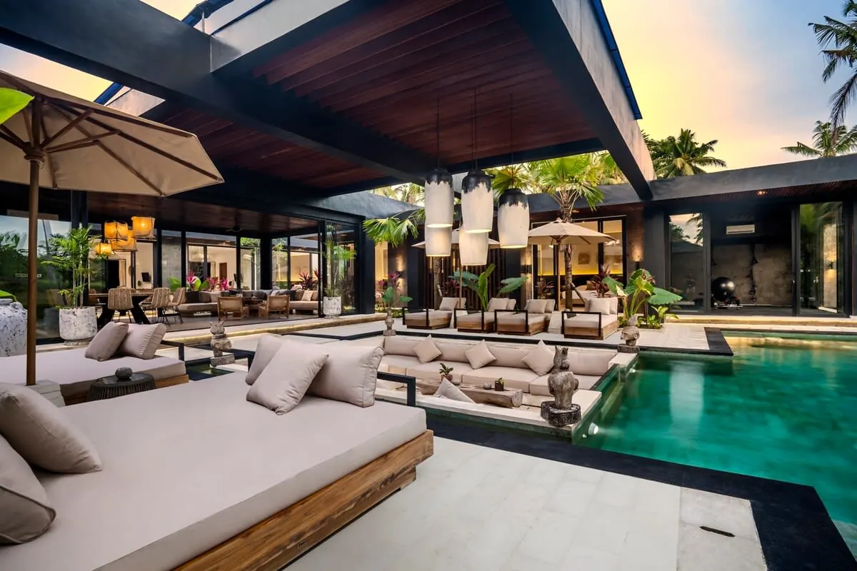 5 BR Tropical-Modern Courtyard Retreat Ubud — 5BR Villa Rental in Ubud — image 9