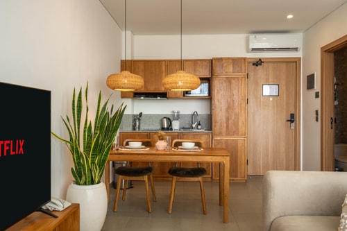SB 210 - 1BR Pool Suite, Near Batu Belig Beach - Canggu, Bali — image 2