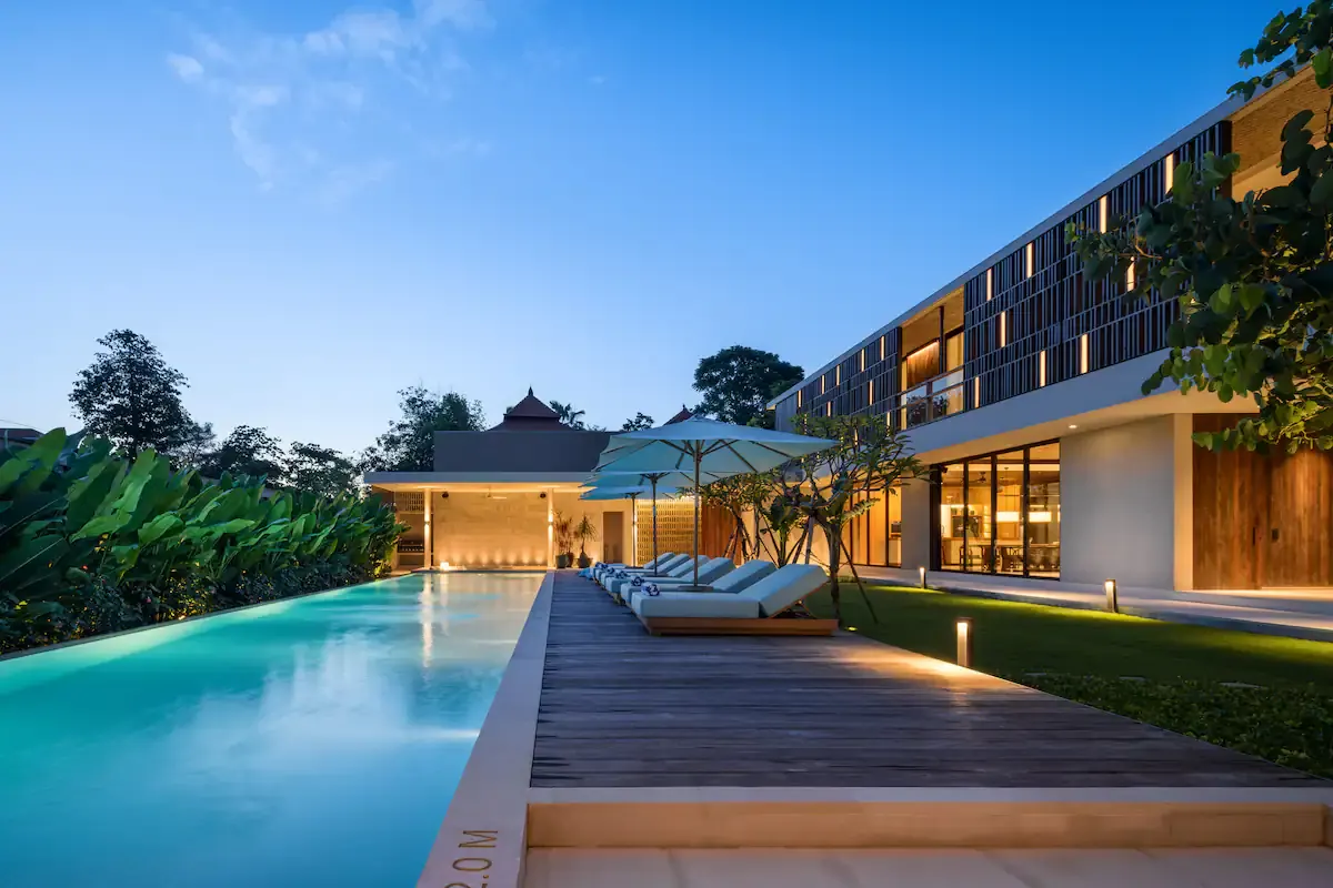 6 BR Walk-to-Beach Modern Villa Canggu — 6BR Villa Rental in Canggu — image 3