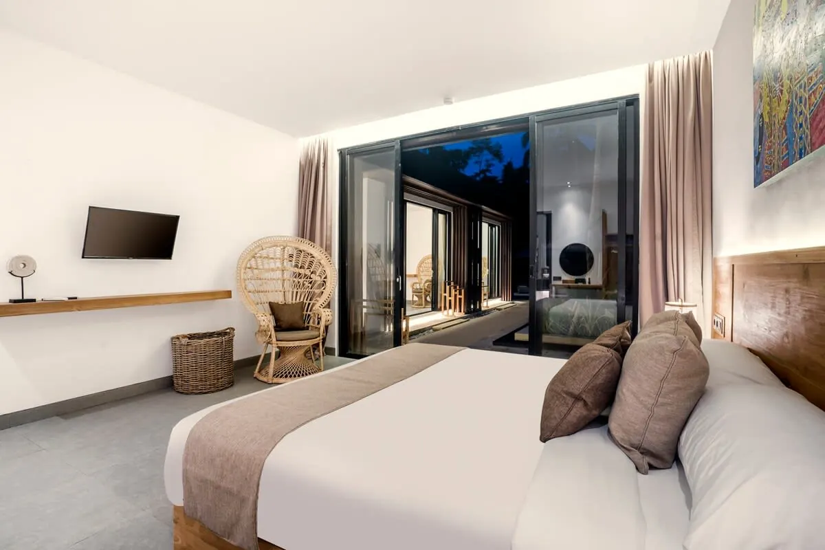 5 BR Tropical-Modern Jungle-View Villa Ubud — 5BR Villa Rental in Ubud — image 14