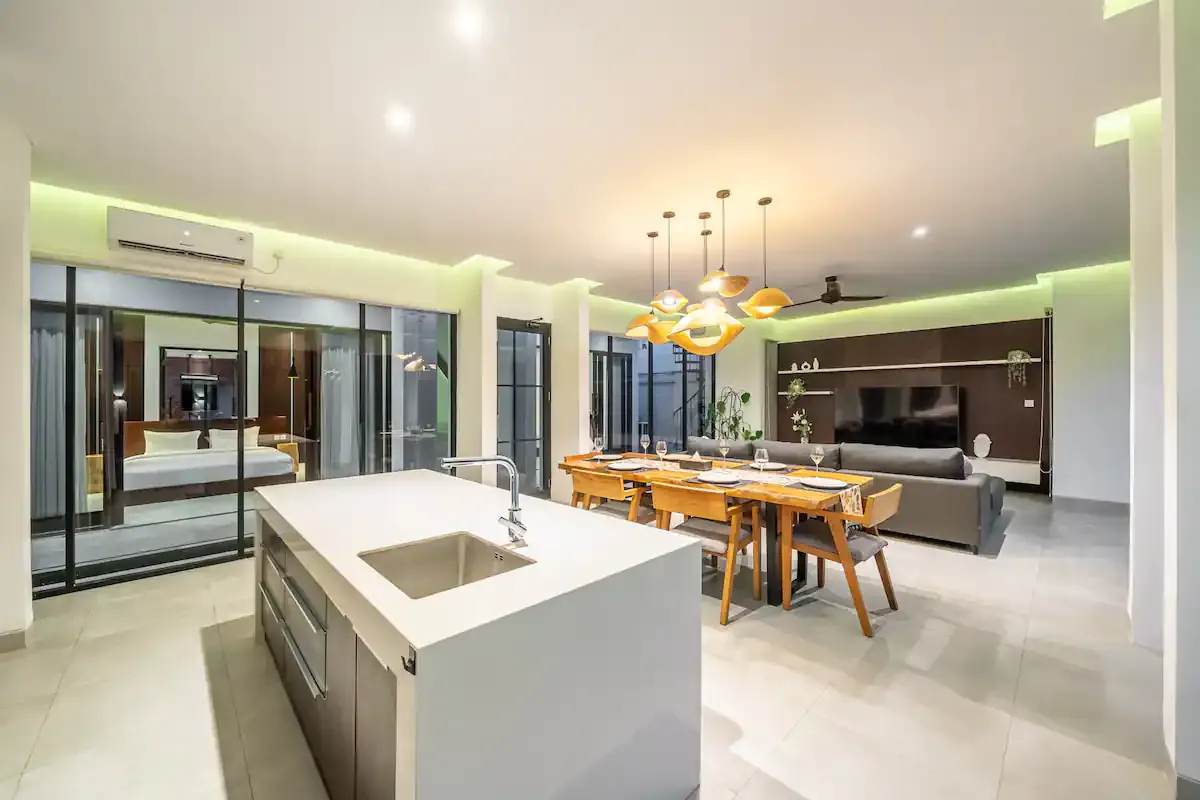 3 BR Walk-to-Beach Tropical-Modern Villa Canggu — 3BR Villa Rental in Canggu — image 11