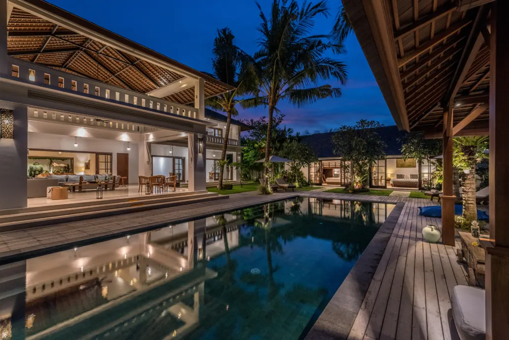 6 BR Architect-Designed Tropical Garden Villa Seminyak — 6BR Villa Rental in Seminyak — image 3