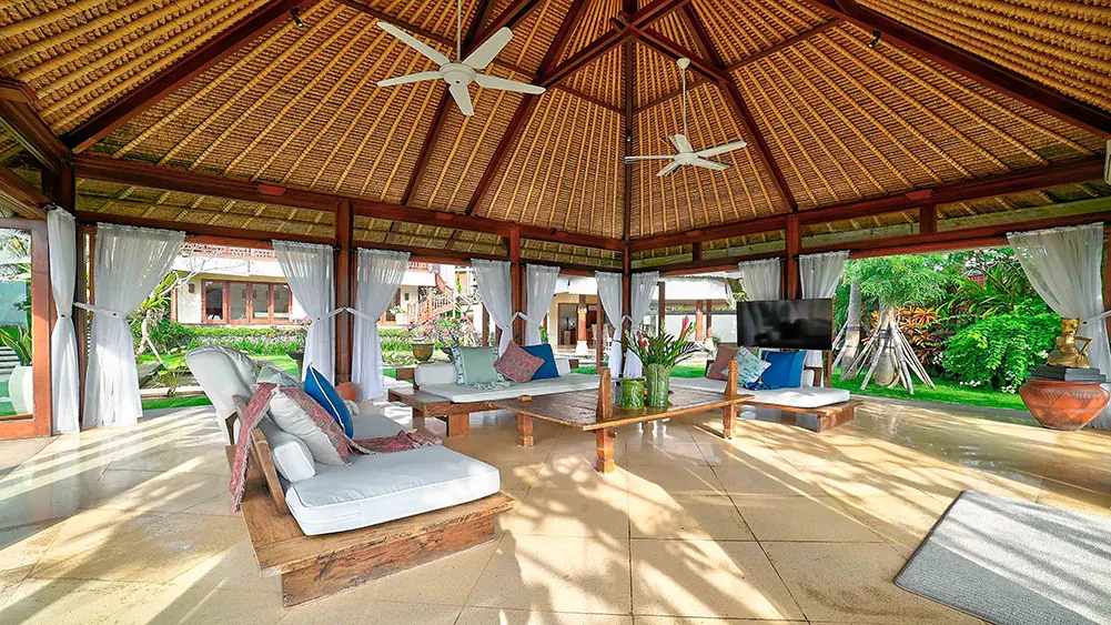 4 BR Beachfront Balinese Villa Canggu — 4BR Villa Rental in Seseh — image 12