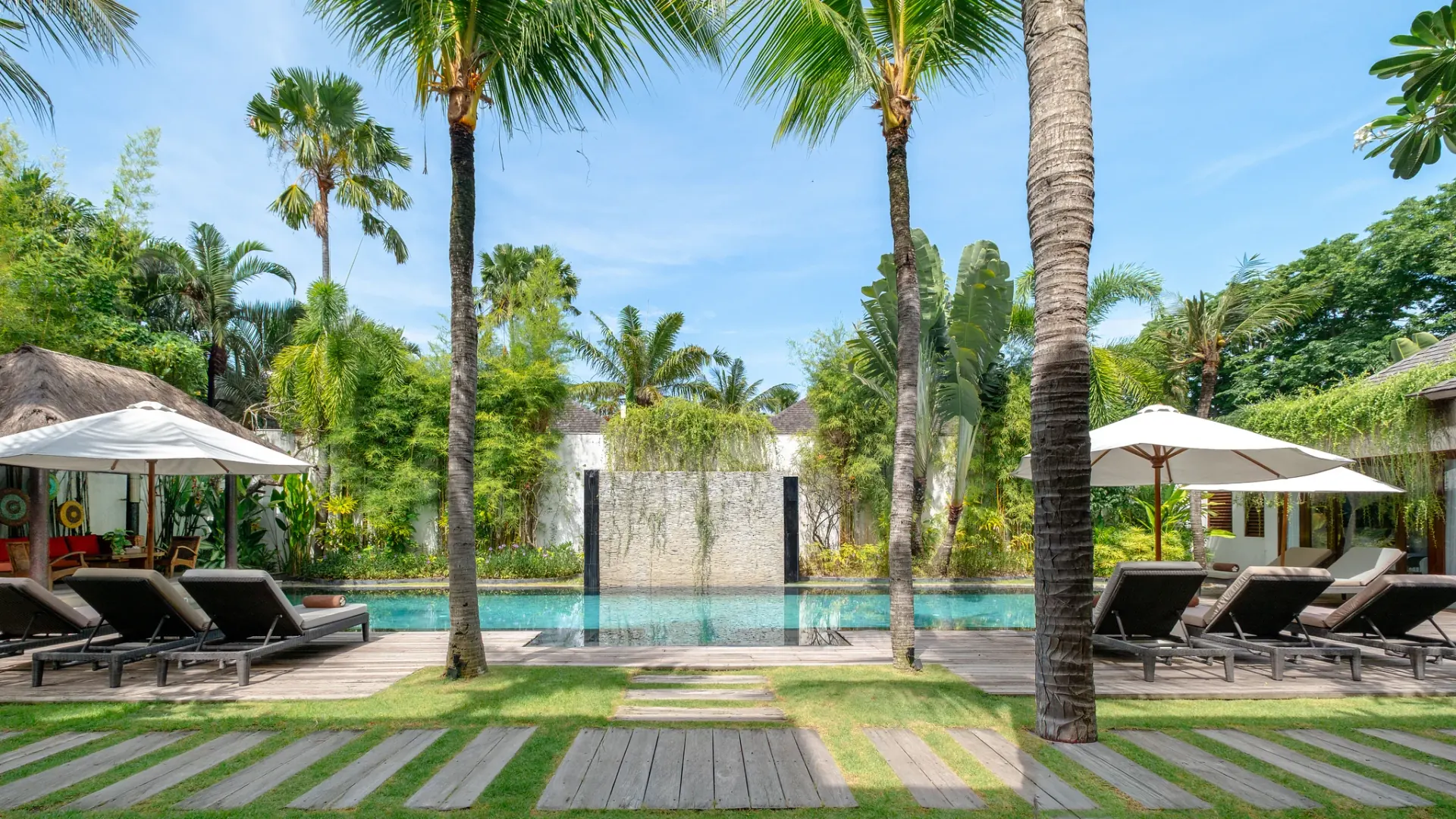 6 BR Infinity-Pool Group Villa Seminyak — 6BR Villa Rental in Seminyak — image 2