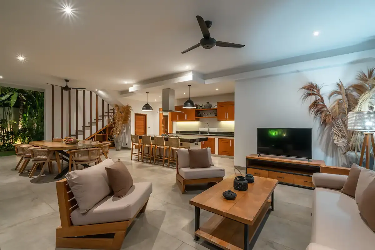 4 BR White Pool House Canggu — 4BR House Rental in Pererenan — image 18