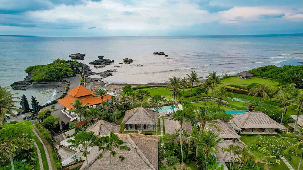 4 BR Beachfront Balinese Villa Canggu — 4BR Villa Rental in Seseh — image 11