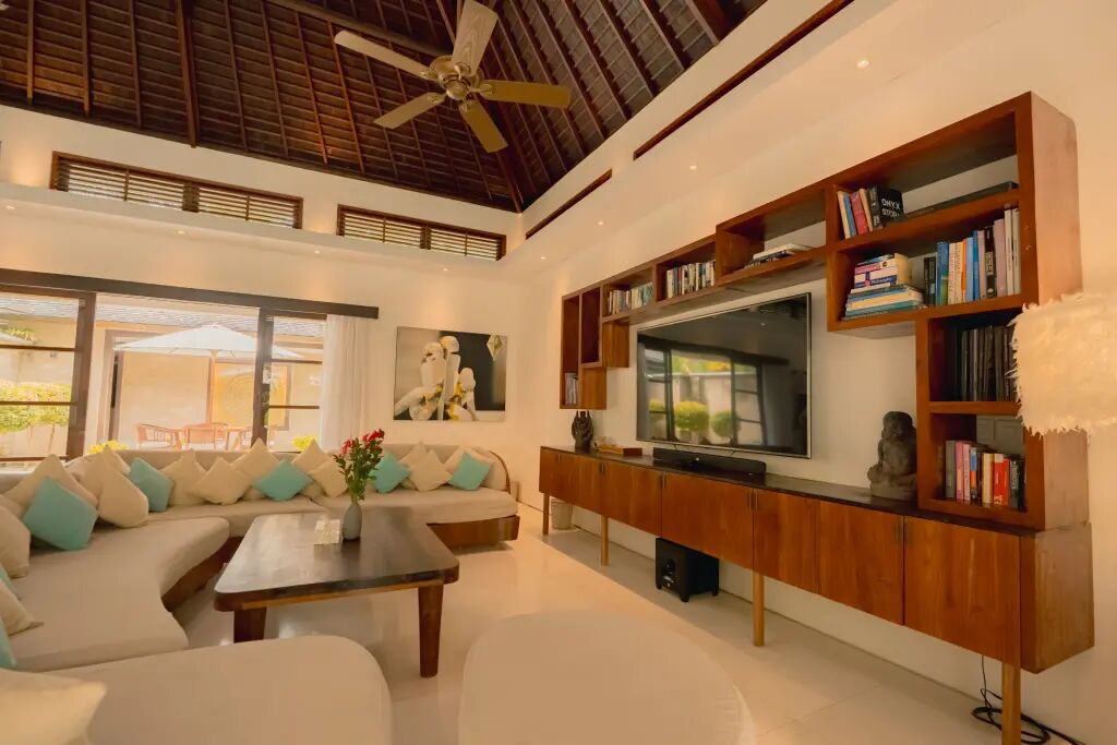 Lataliana - Villa La 5BR — 5BR Villa Rental in Seminyak — image 2