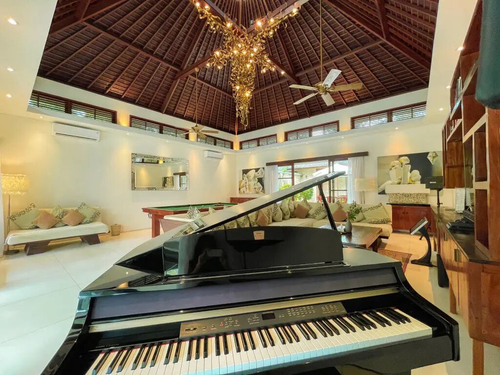 Lataliana - Villa La 6BR — 6BR Villa Rental in Seminyak — image 9