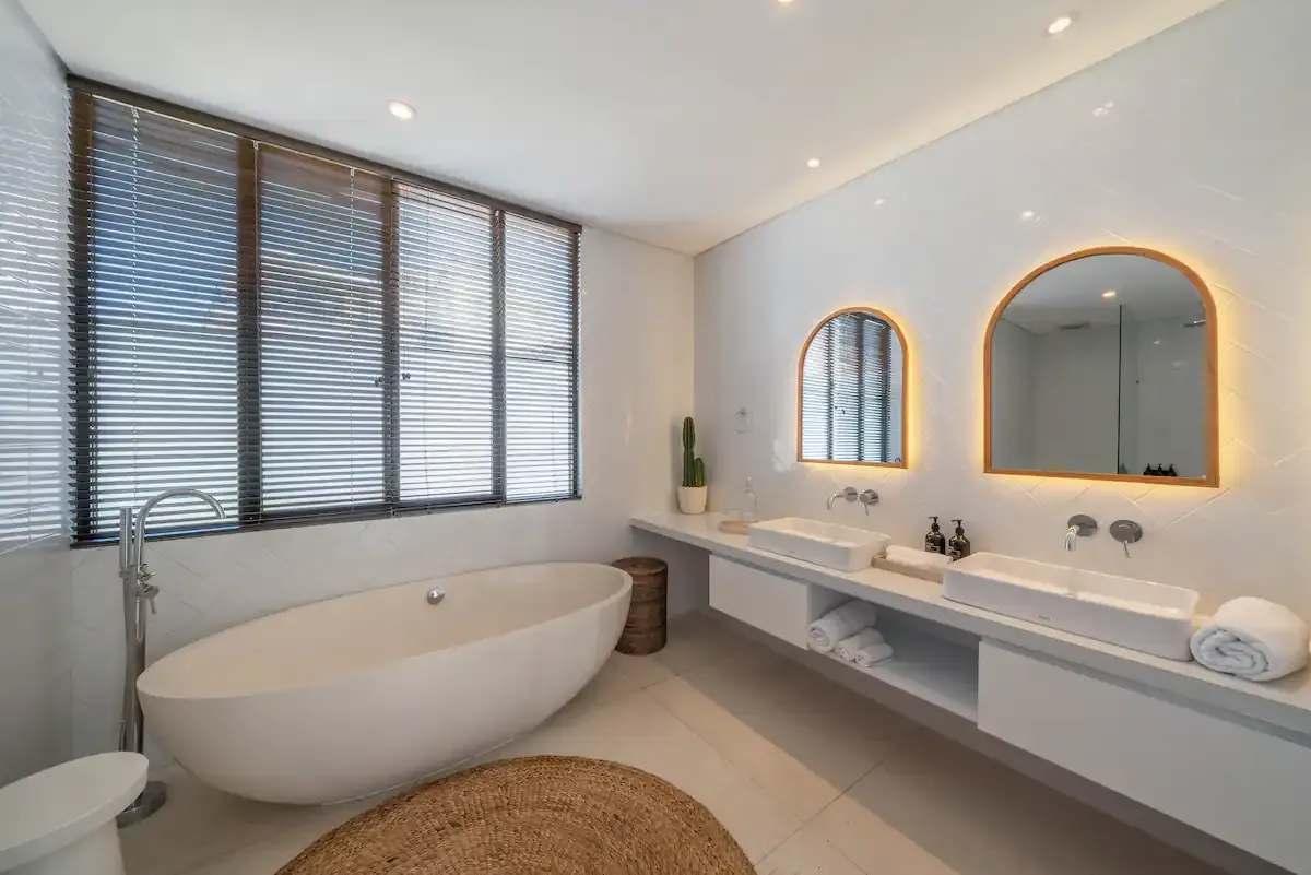 4 BR Modern Fully Staffed Villa Canggu — 4BR Villa Rental in Canggu — image 7