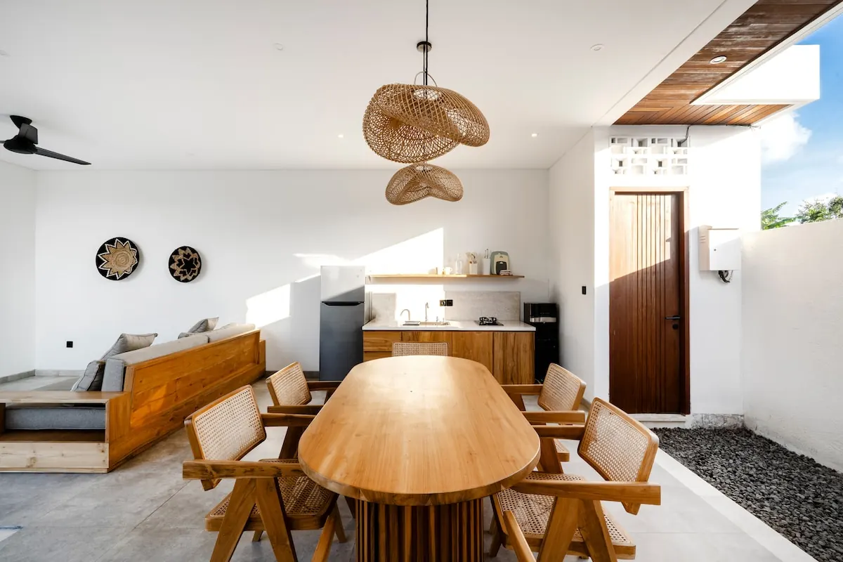 5 BR Tropical-Modern Courtyard Villa Canggu — 5BR Villa Rental in Canggu — image 1