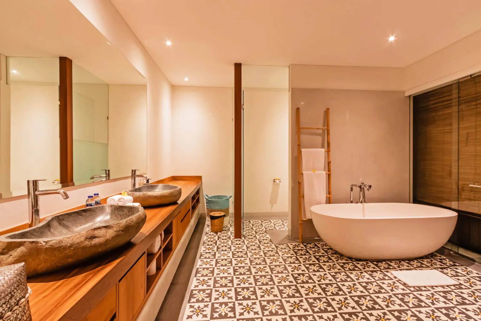 6 BR Architect-Designed Tropical Garden Villa Canggu — 6BR Villa Rental in Canggu — image 4