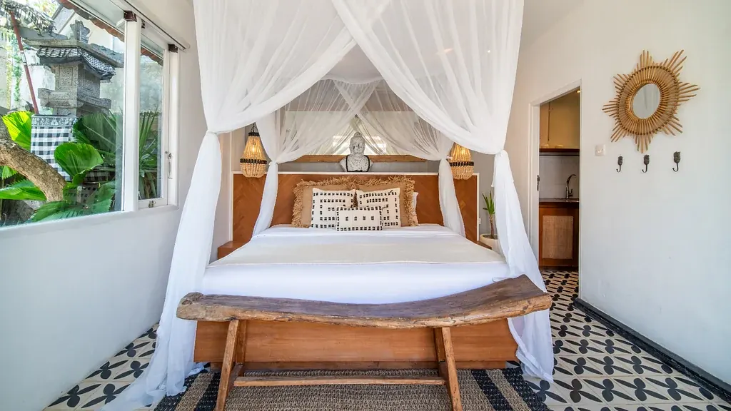 6 BR Infinity-Pool Family Villa Canggu — 6BR Villa Rental in Canggu — image 5