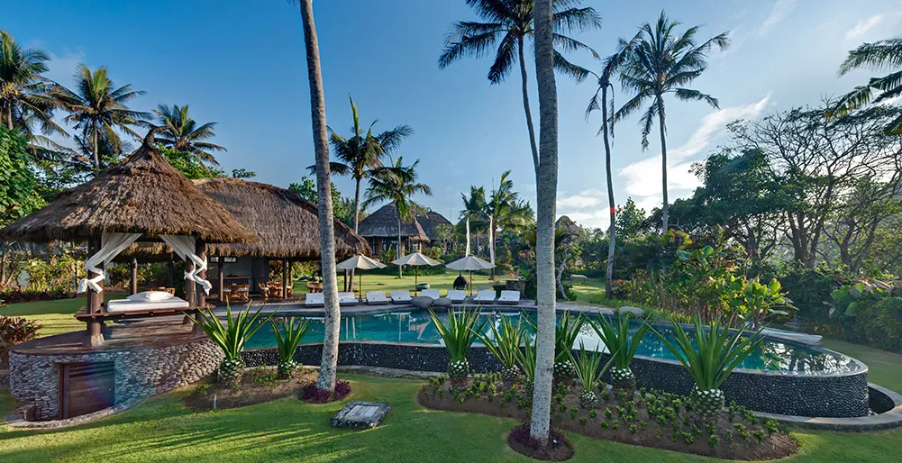 7 BR Oceanfront Tropical Garden Villa Canggu — 7BR Villa Rental in Seseh — image 2