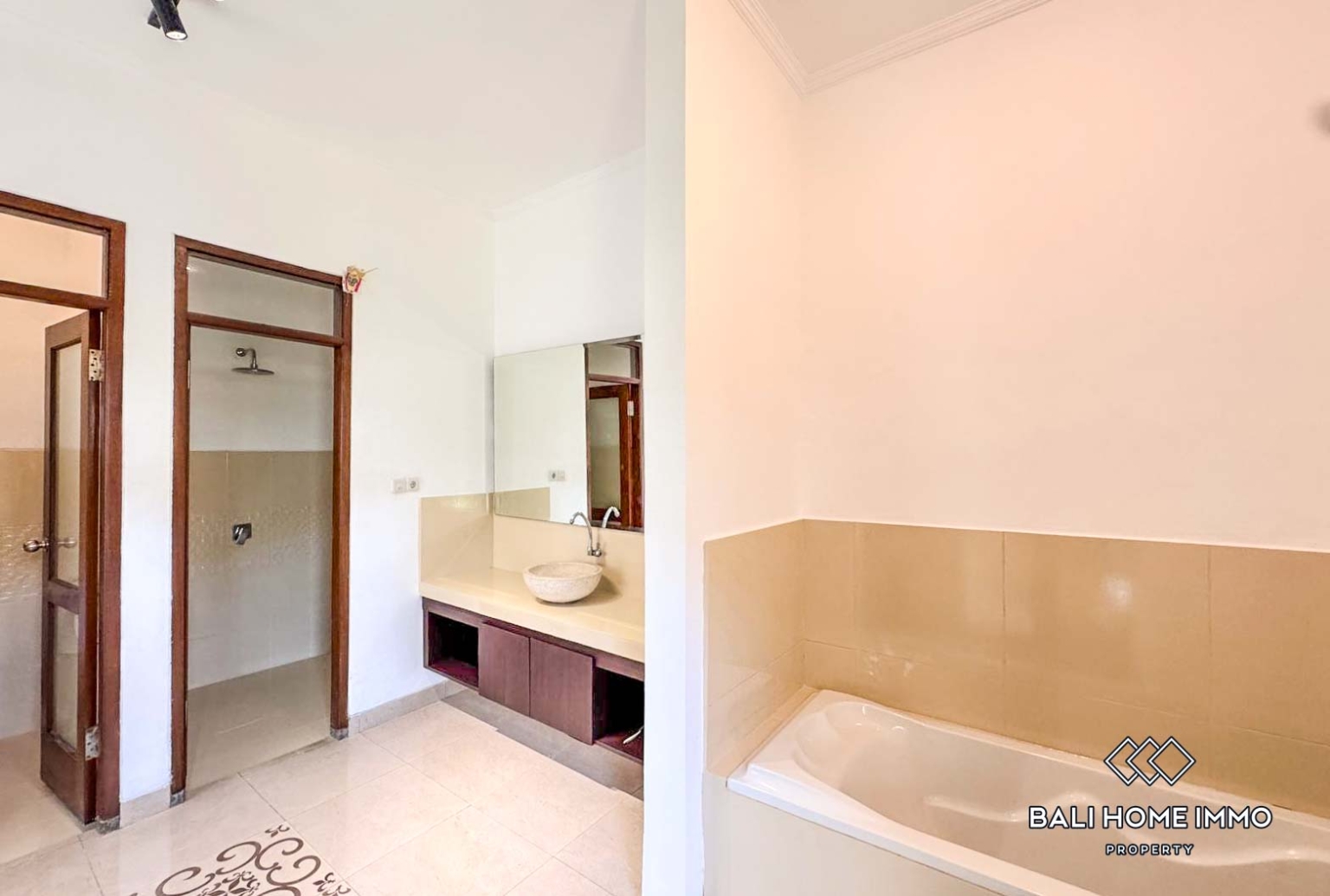 2 Bedroom Family Villa for Rent in Canggu Berawa — image 10