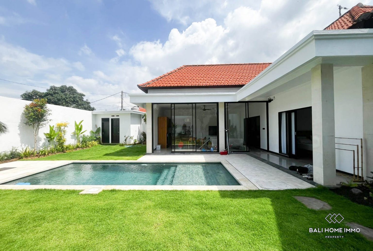 2 bedroom family villa with garden for monthly rental in Berawa — image 1