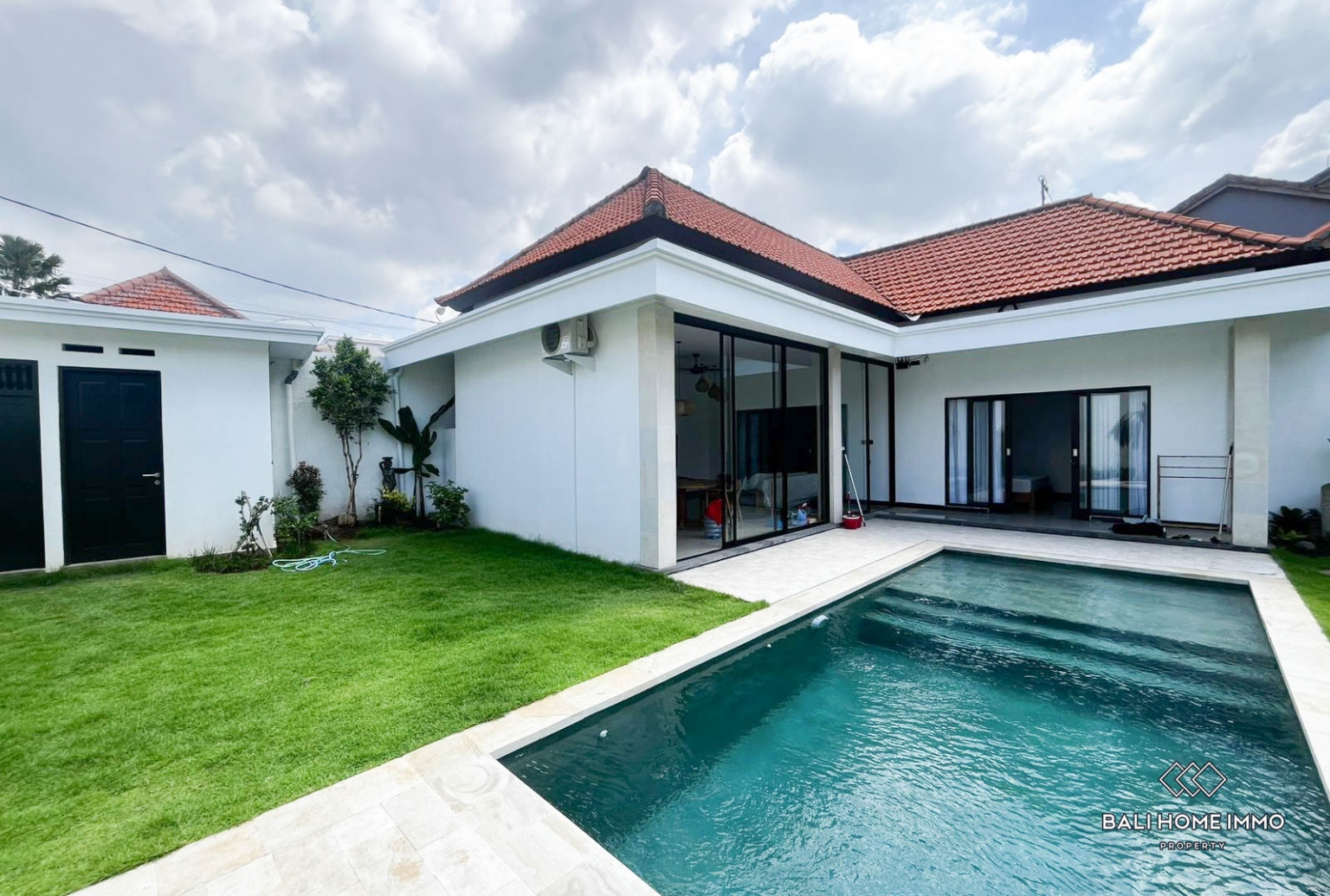 2 bedroom family villa with garden for monthly rental in Berawa