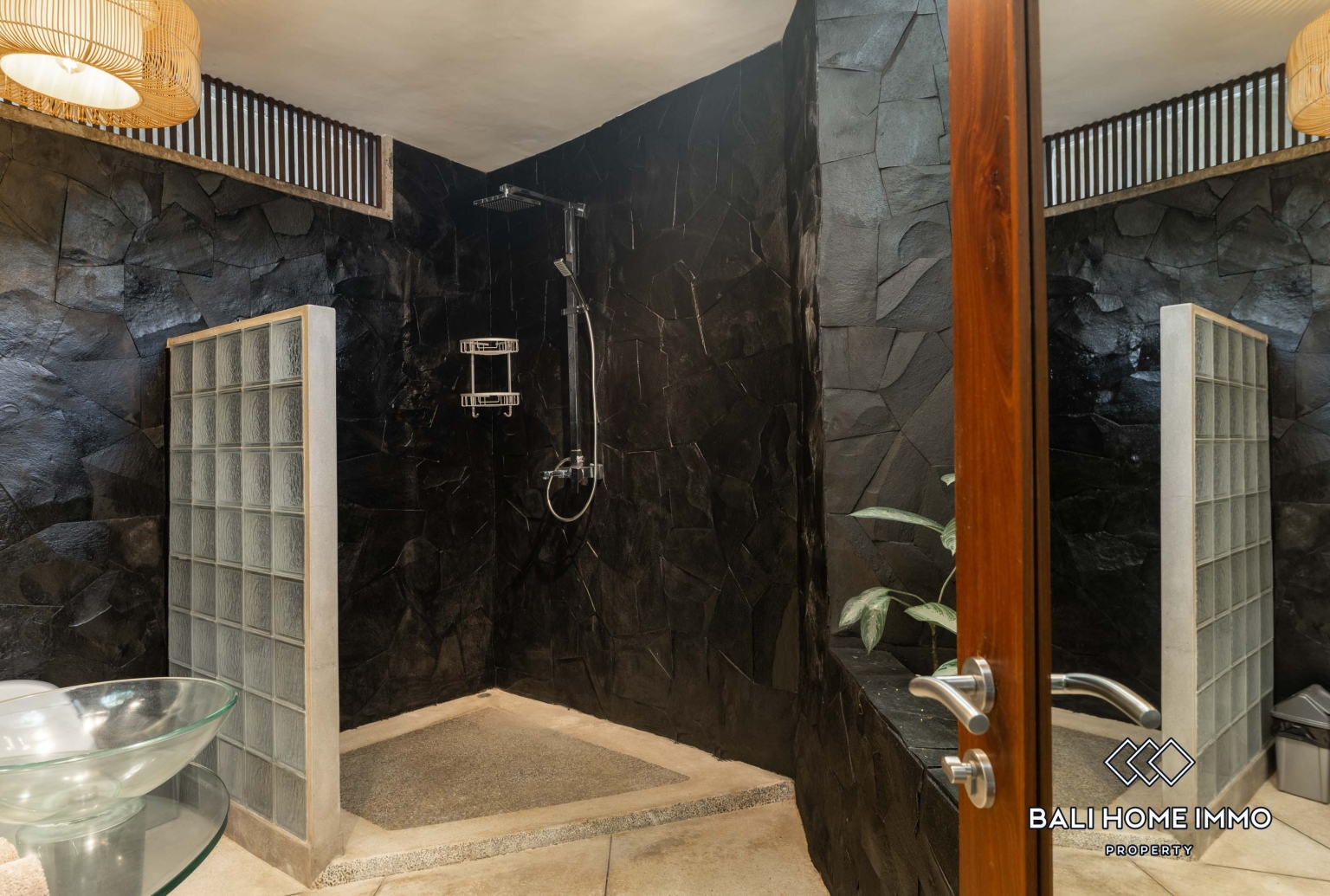 2 Bedroom Villa For Rent in Canggu Batu Bolong — image 14