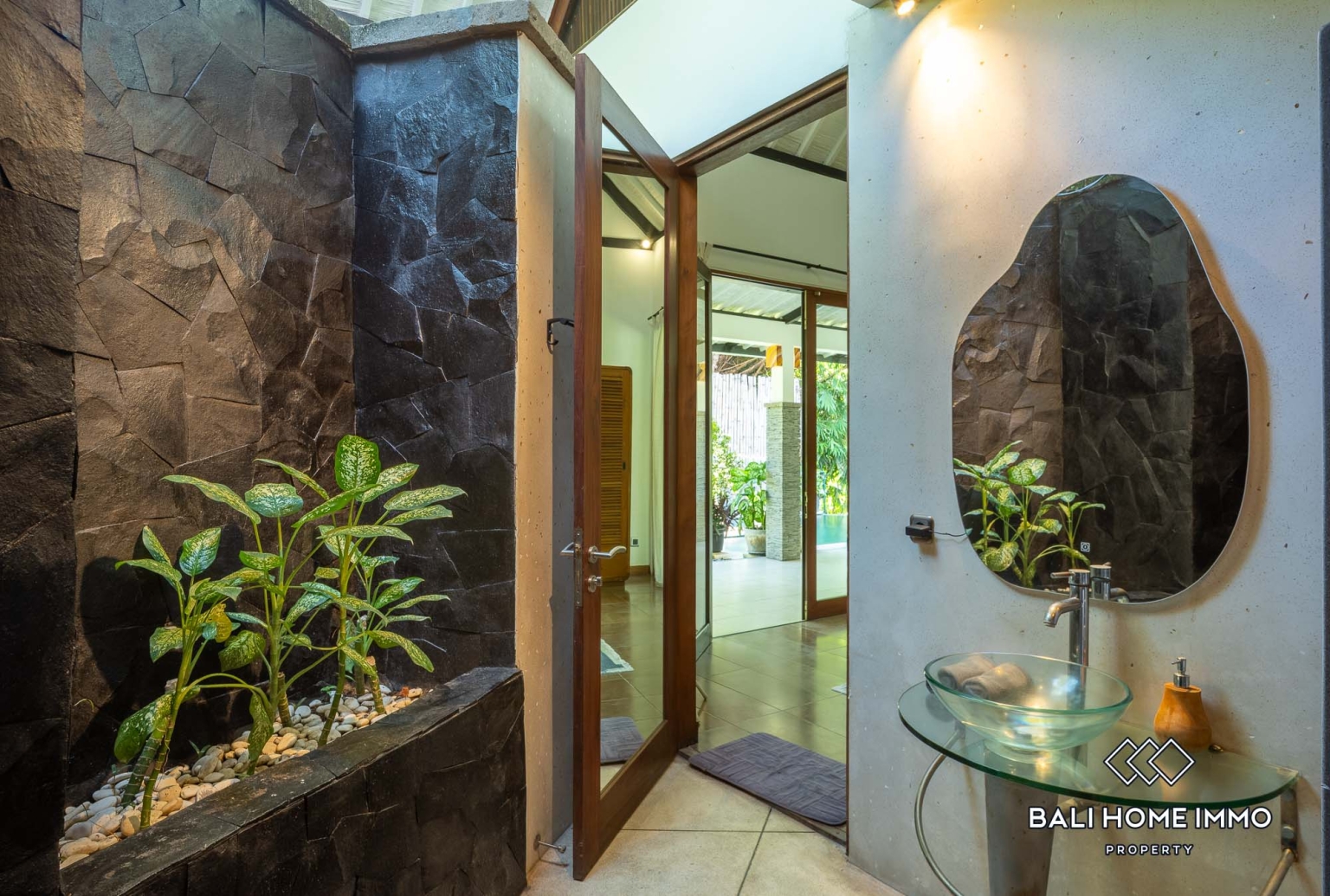 2 Bedroom Villa For Rent in Canggu Batu Bolong — image 13