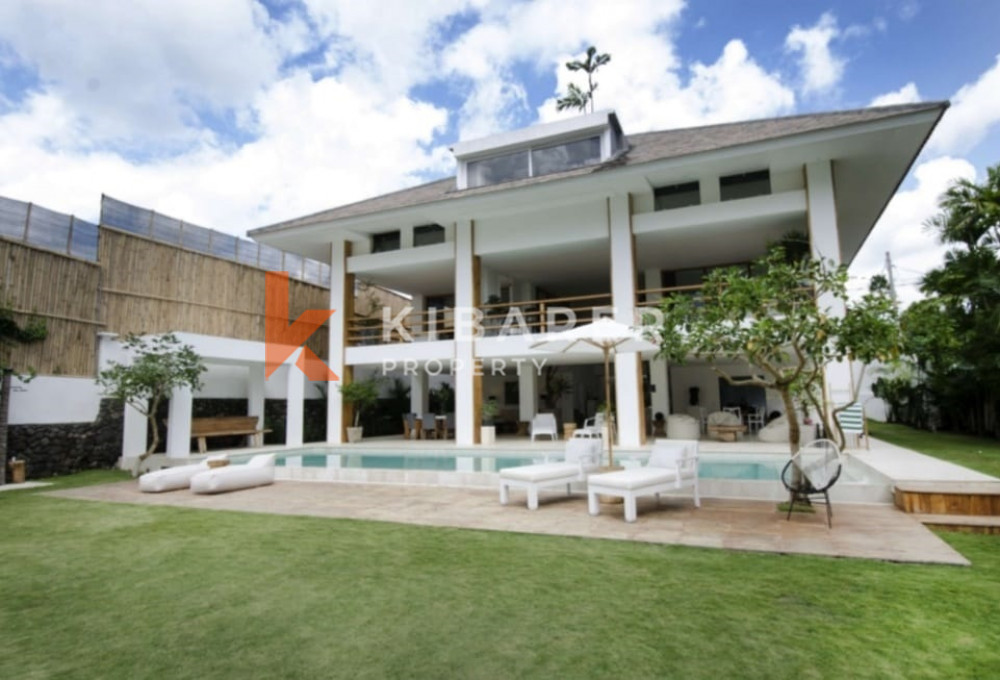 Brand New Stunning Ten Bedroom Villa with river and rice paddy view in Pererenan — image 14