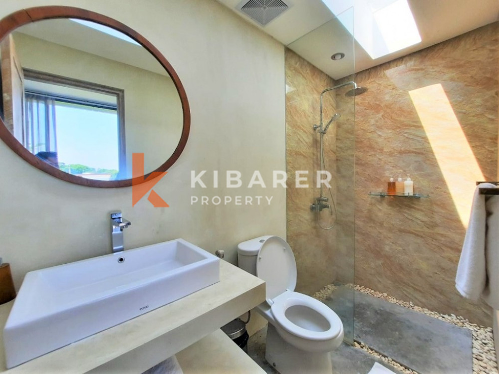 STUNNING TWO BEDROOMS EN-CLOSED LIVING VILLA WITH AMAZING VIEW IN CANGGU — image 5