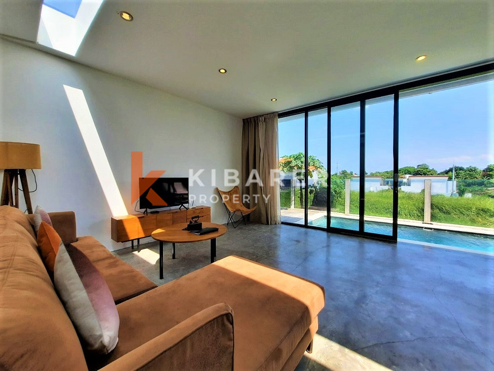 STUNNING TWO BEDROOMS EN-CLOSED LIVING VILLA WITH AMAZING VIEW IN CANGGU — image 6