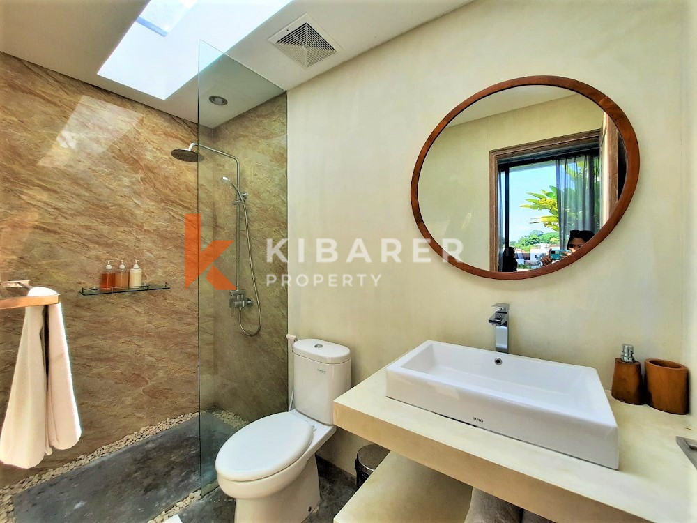 STUNNING TWO BEDROOMS EN-CLOSED LIVING VILLA WITH AMAZING VIEW IN CANGGU — image 8