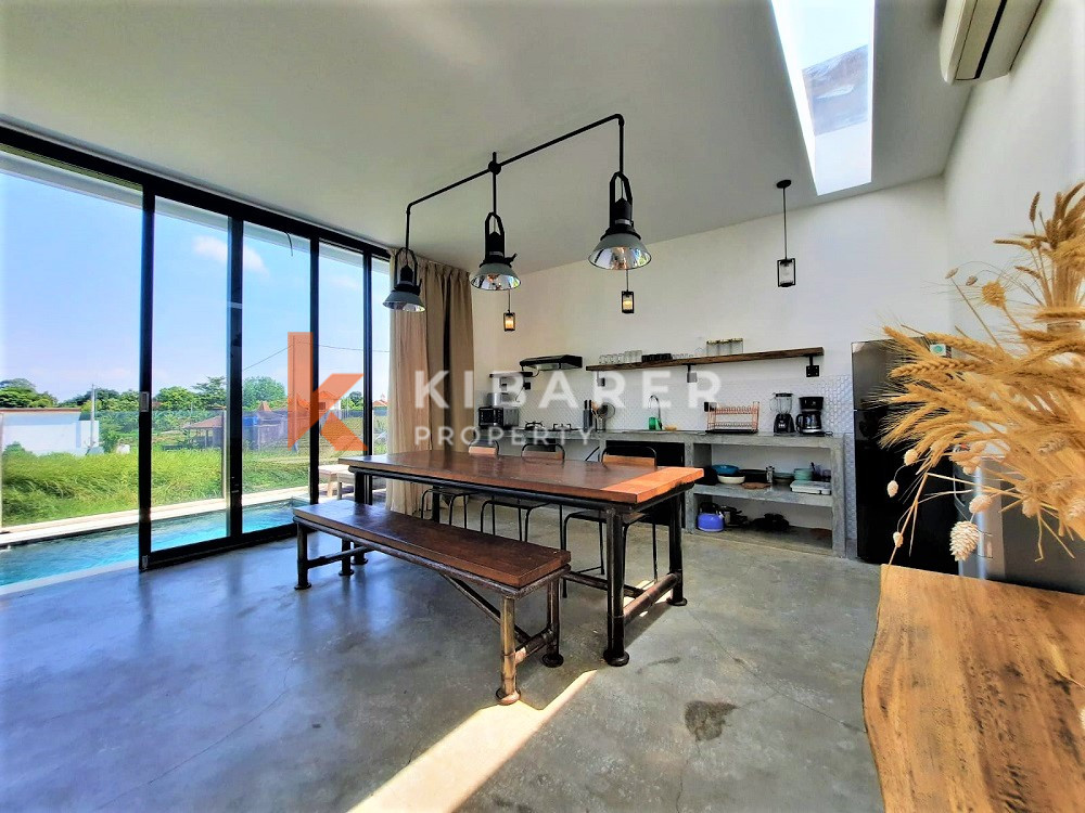 STUNNING TWO BEDROOMS EN-CLOSED LIVING VILLA WITH AMAZING VIEW IN CANGGU — image 3