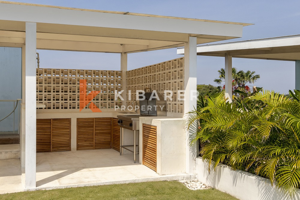 Five Bedroom Enclosed Living Villa With Ocean View in Batu Belig — image 14