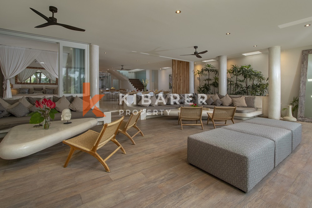 Five-Bedroom Private Guest Villa with Sea View in Batu Belig — image 4