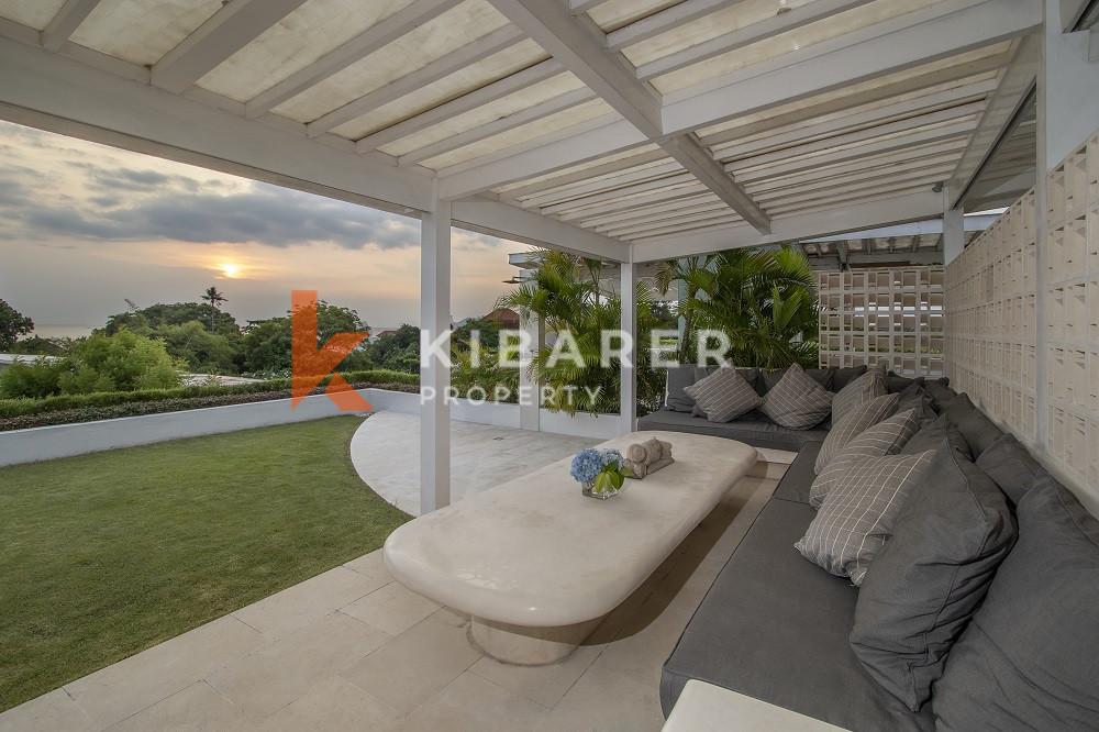 Five Bedroom Enclosed Living Villa With Ocean View in Batu Belig — image 13