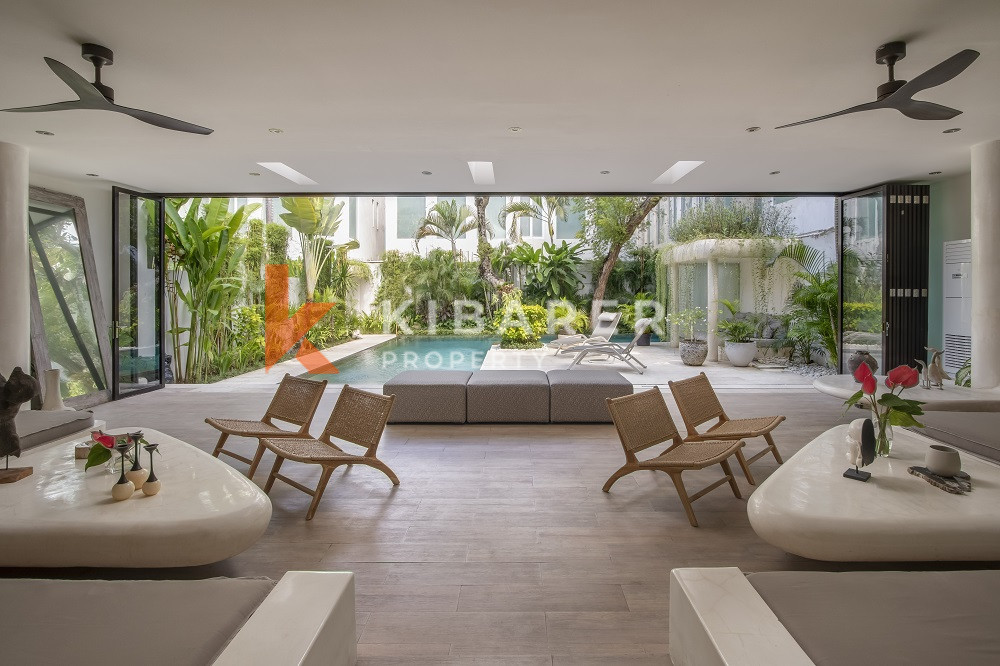 Five Bedroom Enclosed Living Villa With Ocean View in Batu Belig — image 3