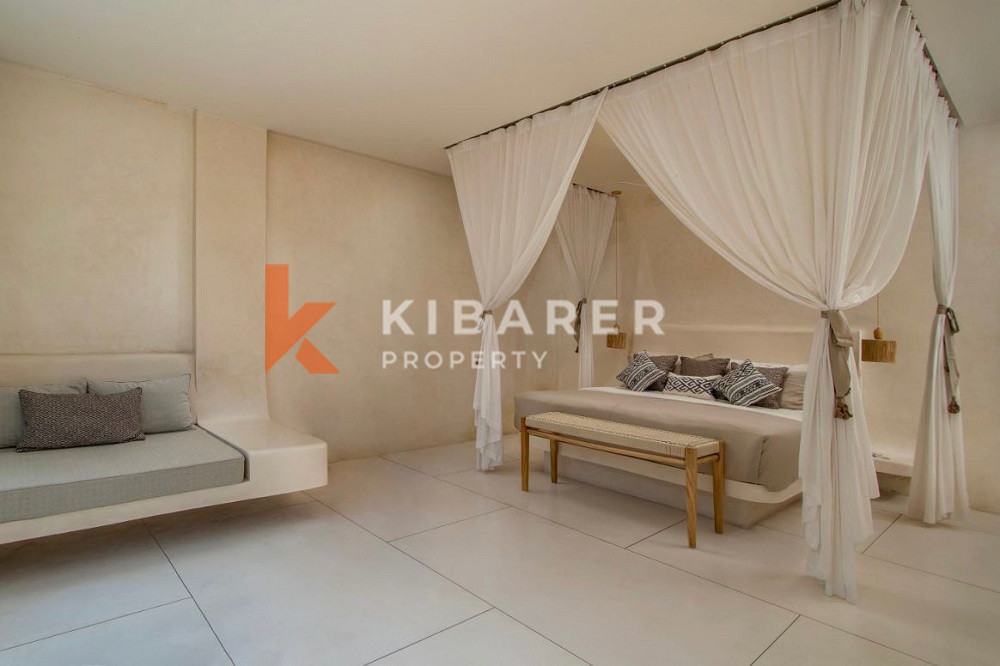 Five Bedroom Enclosed Living Villa With Ocean View in Batu Belig — image 10
