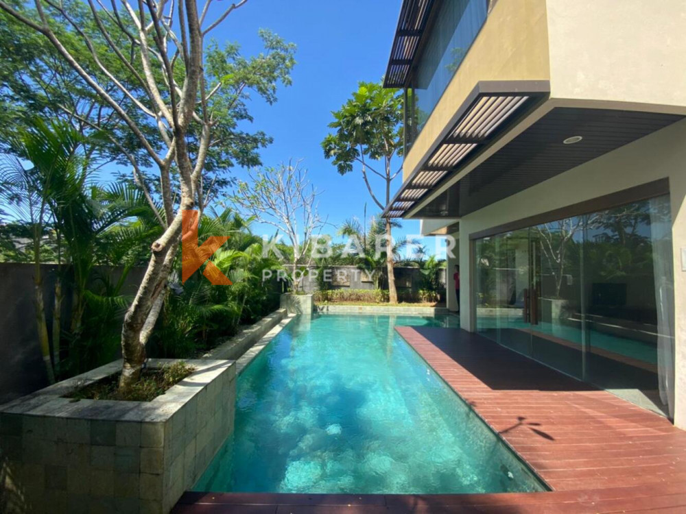 Beautiful Three Bedroom Complex Villa With Enclosed Living in Nusa Dua