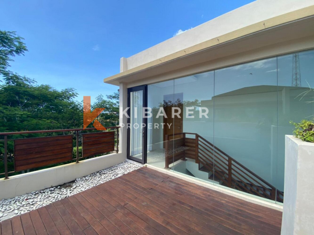 Beautiful Three Bedroom Complex Villa With Enclosed Living in Nusa Dua — image 7