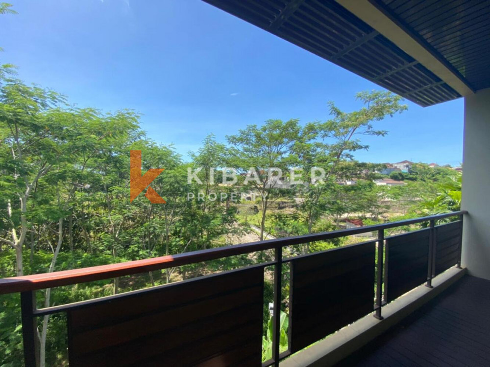 Beautiful Three Bedroom Complex Villa With Enclosed Living in Nusa Dua — image 5