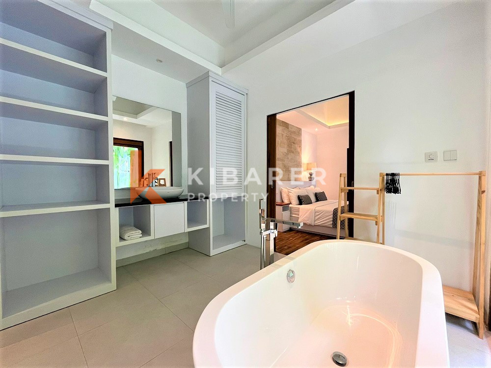 Romantic 1-Bedroom Private Living Villa in Tumbak Bayuh — image 2