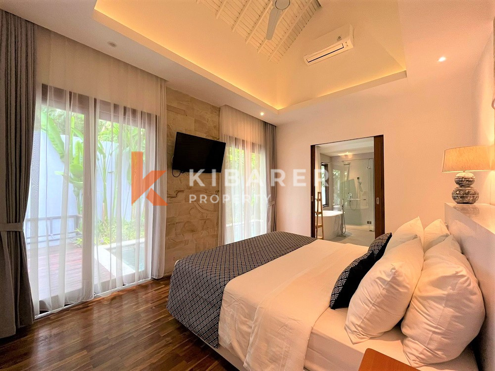 Romantic 1-Bedroom Private Living Villa in Tumbak Bayuh — image 5